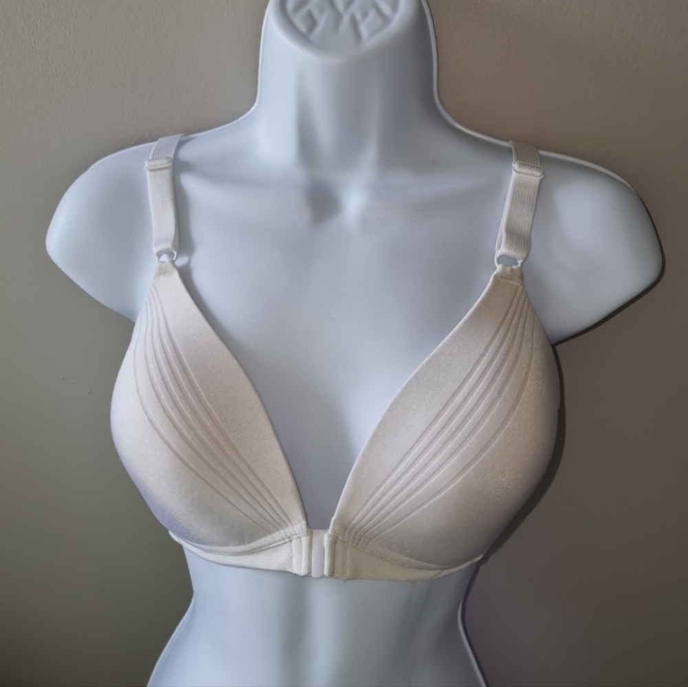 Warner's Front Hook Wireless Bra